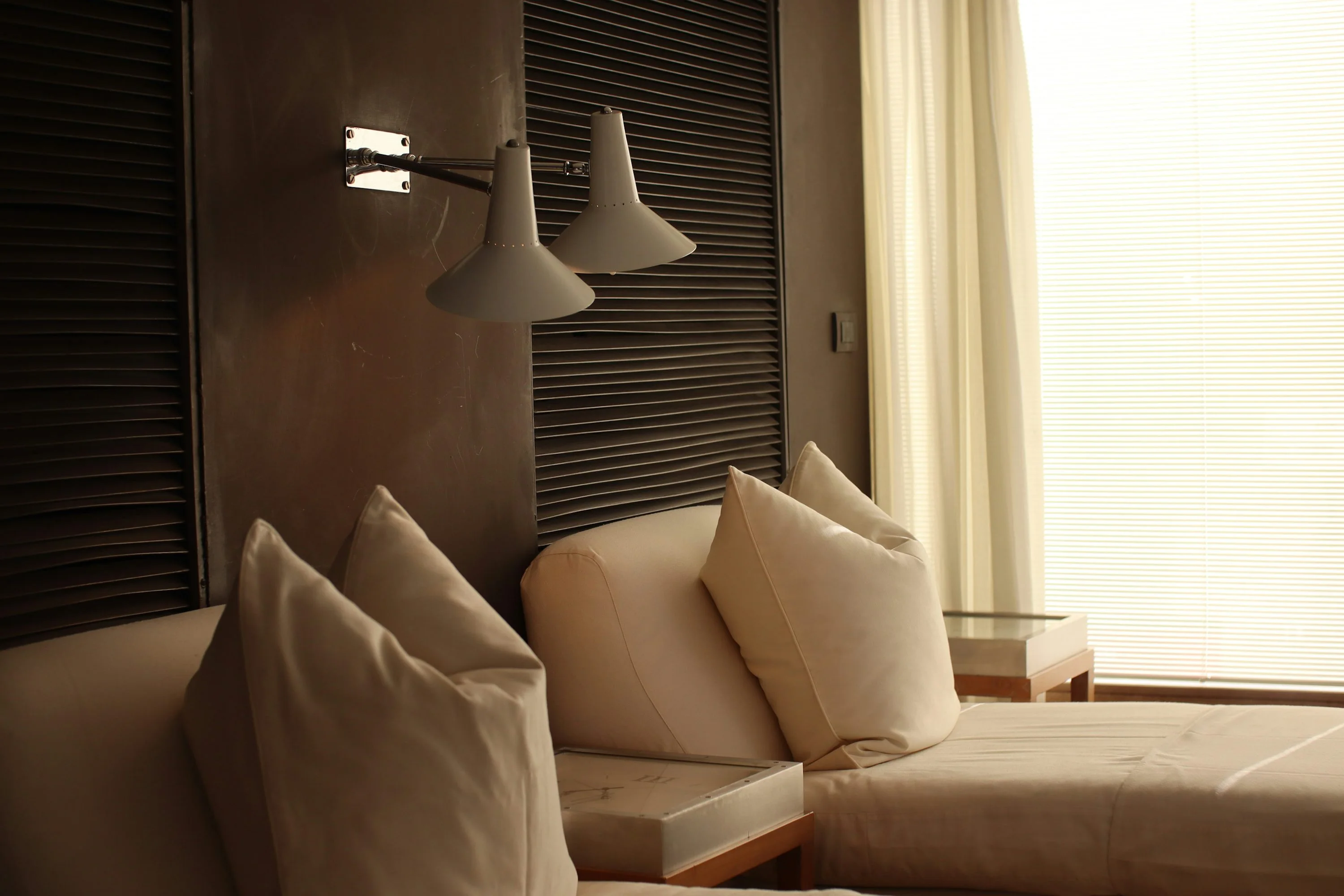 Világos hotelszoba